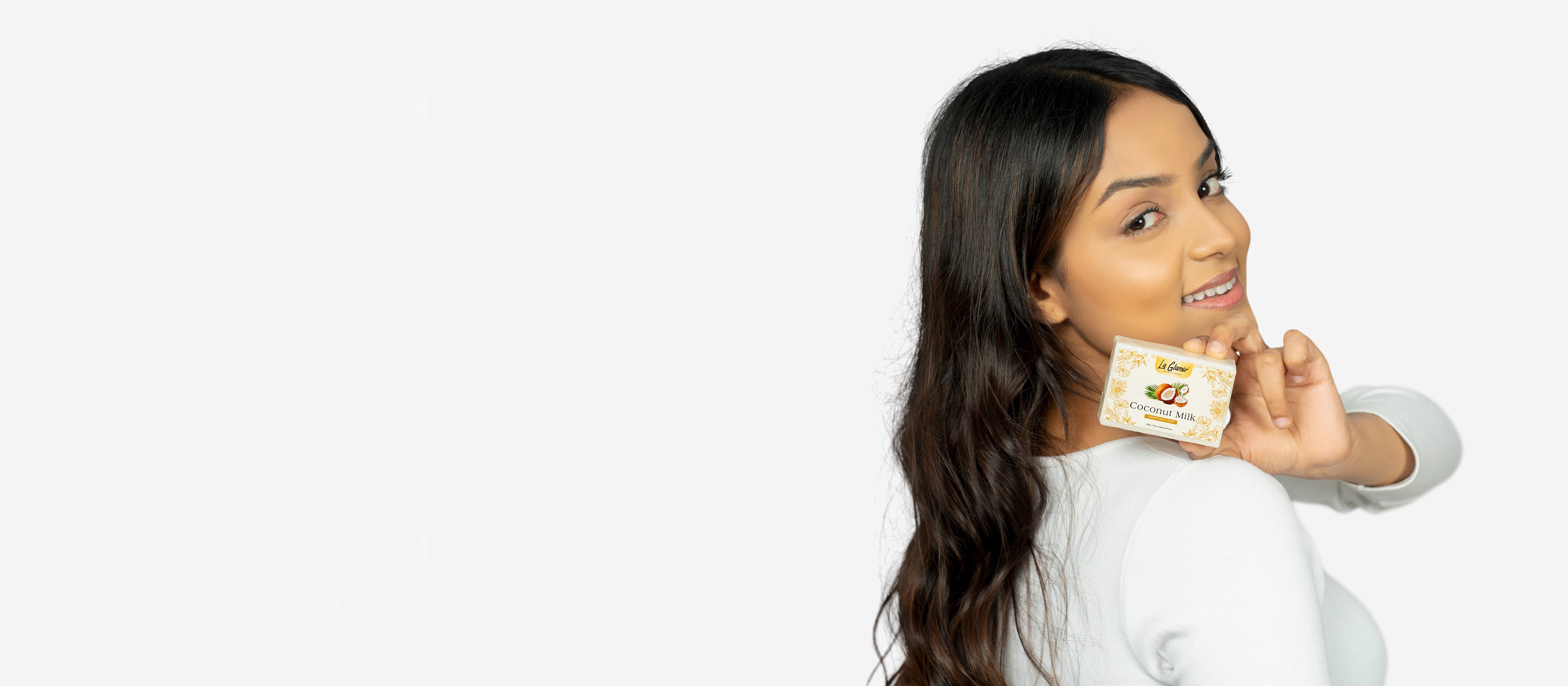 <p>Pure Coconut. Pure <em>Glamor.</em></p>